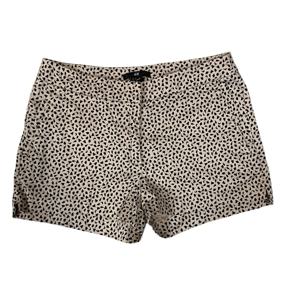 H&M Women's Feather Print Shorts White and Black Front Pockets Size 2